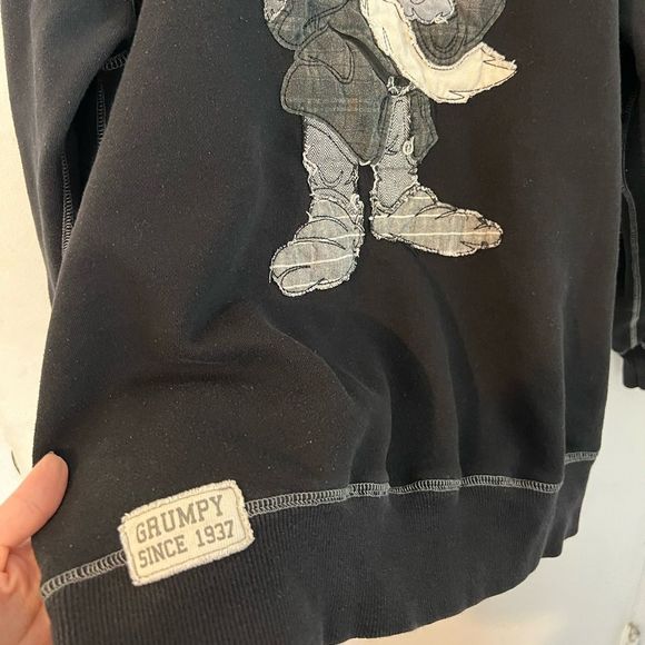 Disney Parks Grumpy Sweatshirt Snow White Size S - Picture 4 of 8